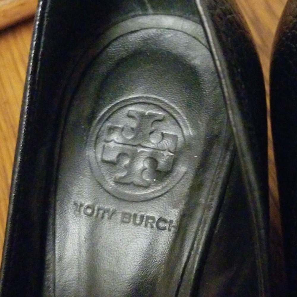 Tory Burch Black Leather Wedge Flats with Gold Logo Medallion - Picture 3 of 7